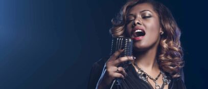 How Much Does a Singer Make Per Month